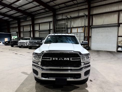 Used 2022 RAM 2500 Tradesman w/ Chrome Appearance Group AWD/4WD image 9