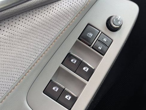 Used 2020 Toyota Avalon Touring FWD image 26