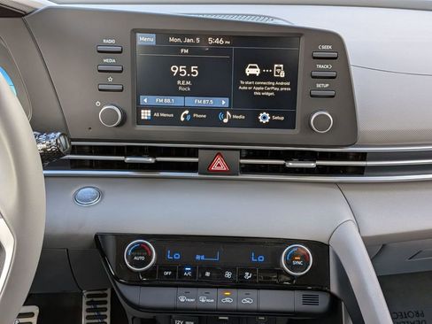 Used 2025 Hyundai Elantra Sport image 22