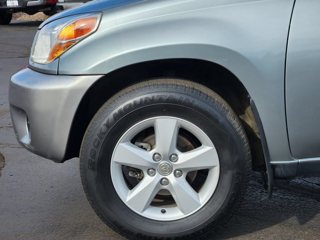 Used 2005 Toyota RAV4 4WD w/ Side Airbag Pkg image 11