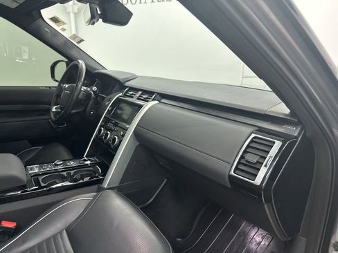 Used 2020 Land Rover Discovery HSE image 27
