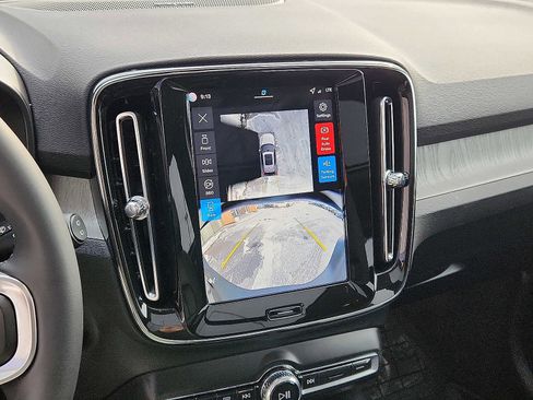 Used 2026 Volvo XC40 B5 Ultra image 17