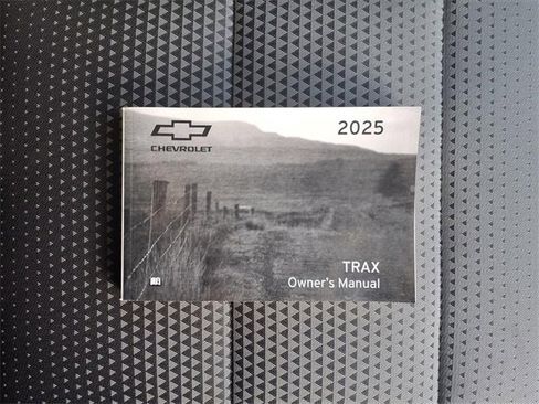 Used 2025 Chevrolet Trax LT w/ LT Convenience Package image 84