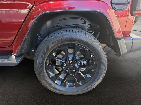 Used 2021 Jeep Wrangler Unlimited Sahara w/ Cold Weather Group AWD/4WD image 40