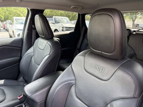 Used 2019 Jeep Cherokee Limited FWD image 21