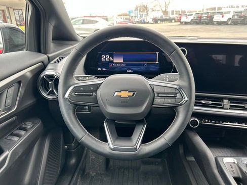 Used 2025 Chevrolet Equinox EV LT w/ Comfort Package image 12