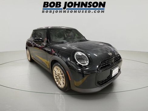 Used 2025 MINI Cooper 2-Door Hardtop image 1