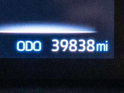 Used 2021 Toyota RAV4 XLE Premium AWD/4WD image 17