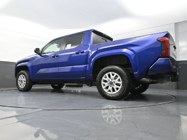 Used 2025 Toyota Tacoma SR5 w/ SR5 Upgrade Package AWD/4WD image 34