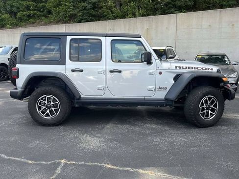 Used 2024 Jeep Wrangler Unlimited Rubicon w/ Technology Group AWD/4WD image 2