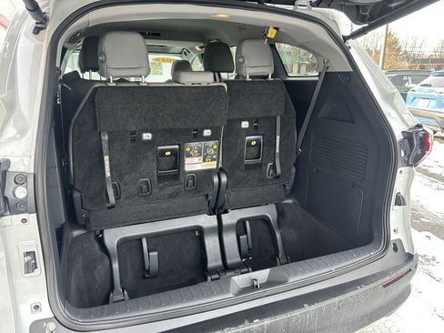 Used 2025 Toyota Sienna XLE w/ XLE Plus Package image 12