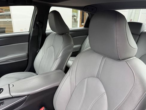 Used 2019 Toyota Avalon XLE w/ Moonroof Package FWD image 11