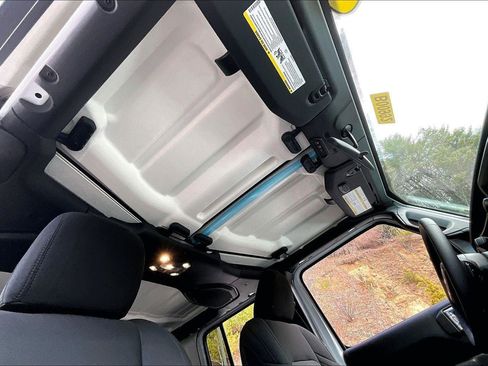 Used 2023 Jeep Wrangler Sport S image 23