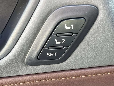Used 2023 Toyota Venza Limited AWD/4WD image 32