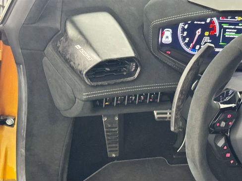 Used 2018 Lamborghini Huracan Performante image 10