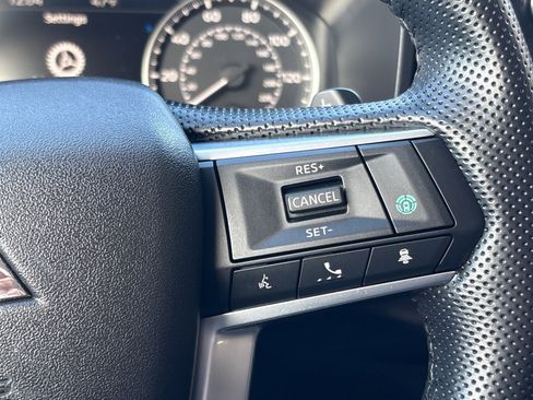 Used 2024 Mitsubishi Outlander SE image 16