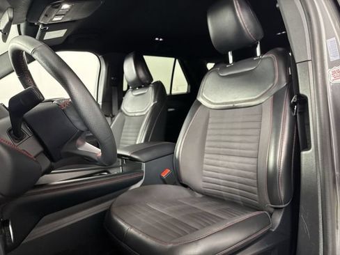 Used 2025 Ford Explorer ST-Line w/ ST-Line Street Pack AWD/4WD image 18