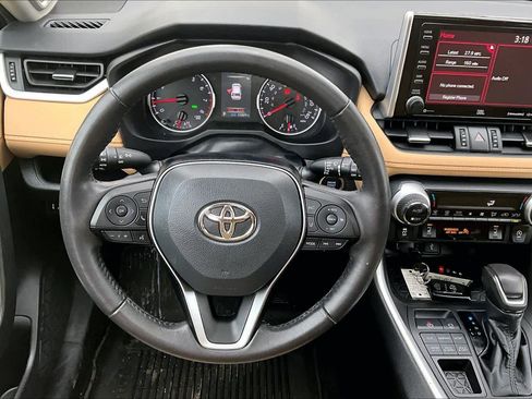 Certified 2021 Toyota RAV4 XLE Premium image 6