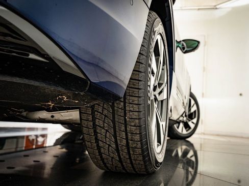 Used 2021 Audi e-tron Premium w/ Convenience Plus Package image 38