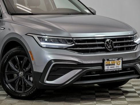 Certified 2024 Volkswagen Tiguan SE image 2