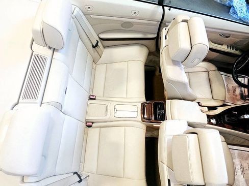 Used 2011 BMW 335i Convertible image 26