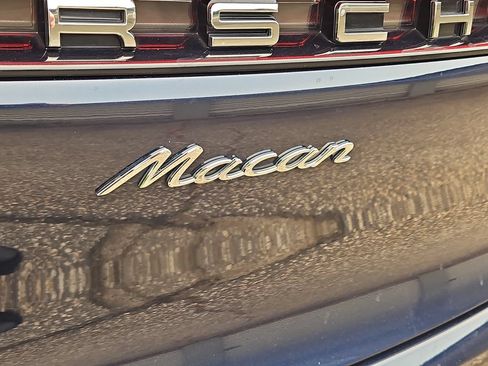 Certified 2021 Porsche Macan w/ Premium Package Plus AWD/4WD image 13