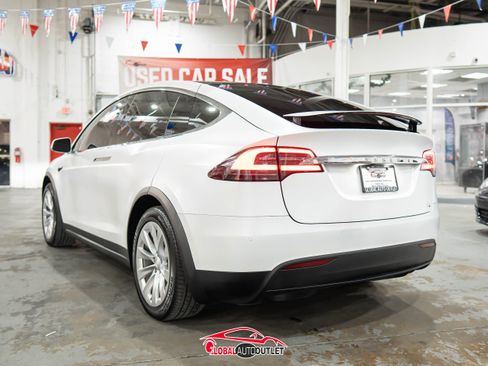 Used 2017 Tesla Model X 100D image 5