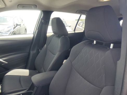 Used 2024 Toyota Corolla Cross LE FWD image 16