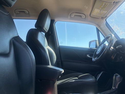 Used 2021 Jeep Renegade Limited image 26