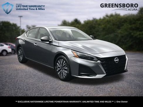 Used 2024 Nissan Altima 2.5 SV FWD image 1
