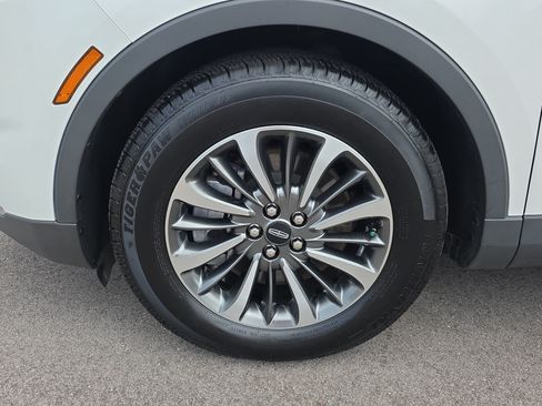Used 2023 Lincoln Nautilus Reserve AWD/4WD image 9