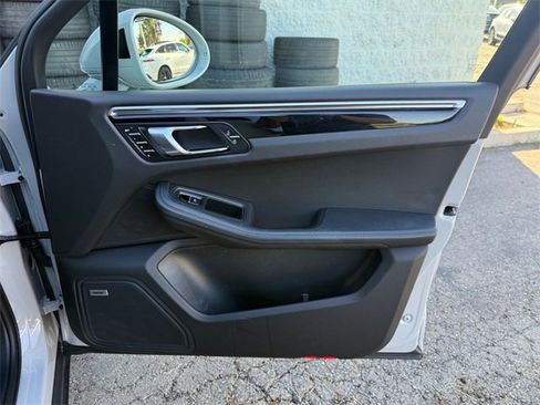 Used 2022 Porsche Macan image 26