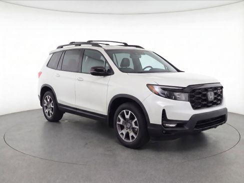 Used 2022 Honda Passport TrailSport image 2