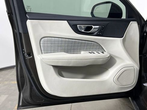 Used 2022 Volvo S60 B5 Momentum w/ Premium Package image 19