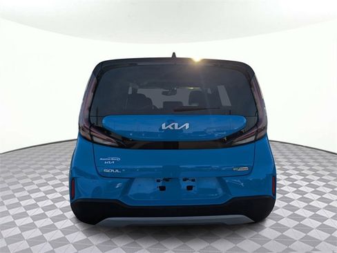 Used 2023 Kia Soul EX image 4