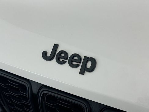 Used 2024 Jeep Grand Cherokee Altitude image 25