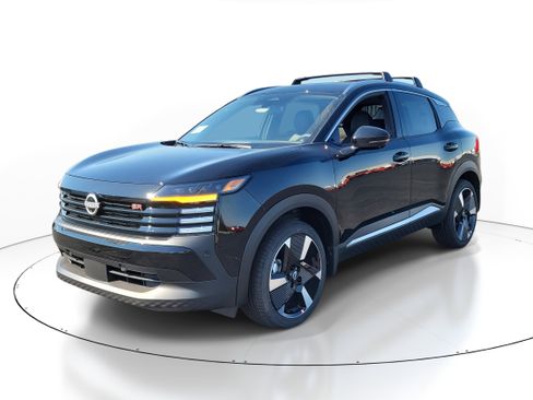 New 2026 Nissan Kicks SR w/ Cold Weather Package image 2