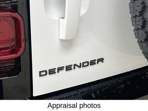Used 2025 Land Rover Defender 90 X-Dynamic SE AWD/4WD image 34