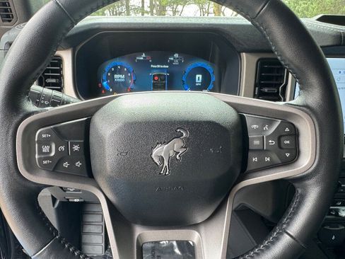Used 2025 Ford Bronco Outer Banks image 14