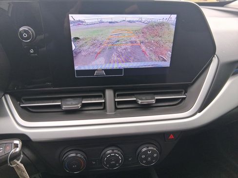 Used 2024 Chevrolet Trax LS w/ LS Convenience Package image 8