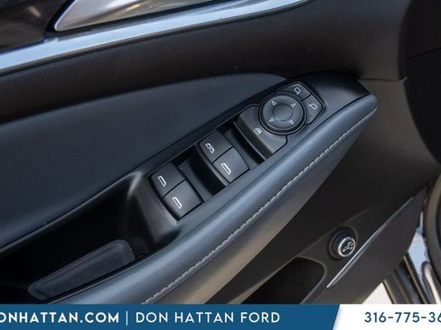 Used 2023 Buick Enclave Essence AWD/4WD image 15