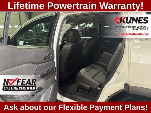 Used 2023 GMC Acadia SLT image 16