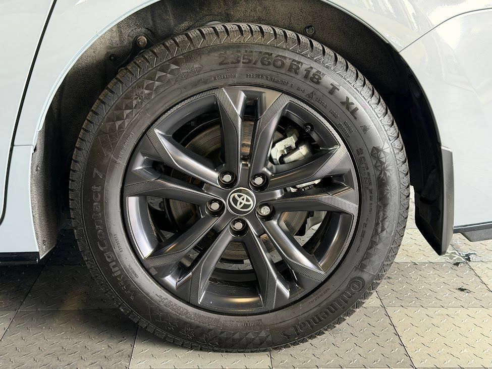 Used 2025 Toyota Sienna XSE AWD/4WD image 34