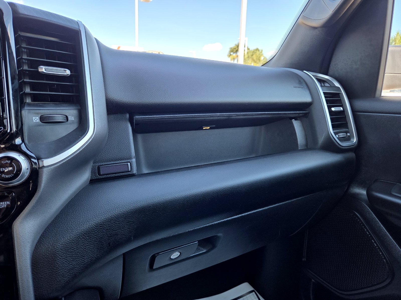 Used 2025 RAM 1500 Big Horn AWD/4WD image 37