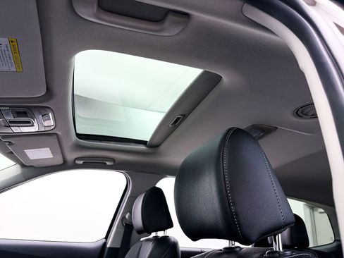 Used 2025 Kia Telluride EX w/ EX Captain's Chair Package image 3