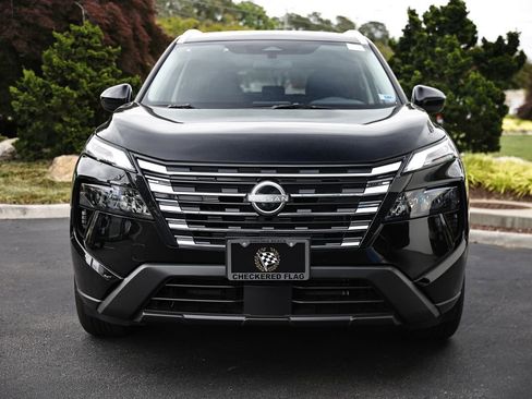 Used 2025 Nissan Rogue SV w/ SV Premium Package FWD image 13