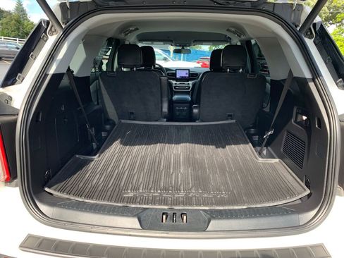 Used 2021 Ford Explorer XLT w/ Equipment Group 202A image 32