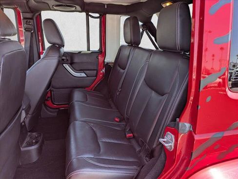 Used 2014 Jeep Wrangler Unlimited Sahara w/ Connectivity Group AWD/4WD image 16