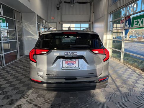 Used 2021 GMC Terrain SLT w/ Infotainment Package II image 5