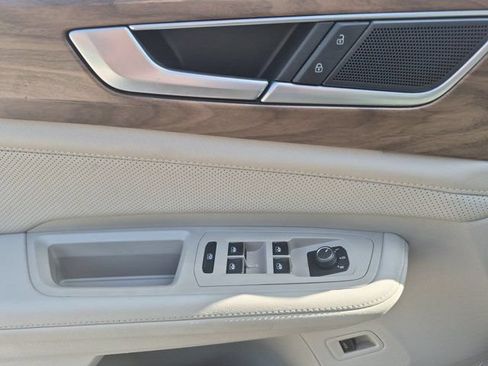 Used 2025 Volkswagen Atlas SE FWD image 13